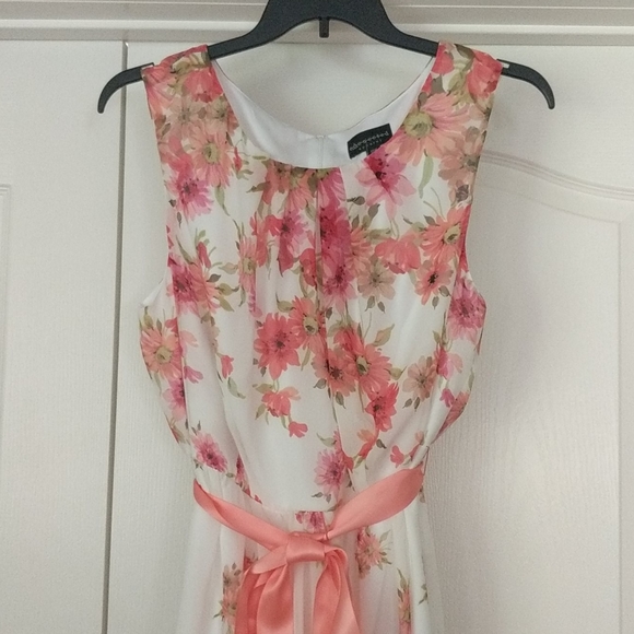 Beautiful summer dress - Picture 2 of 3